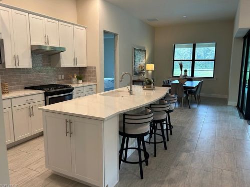 2754 Aviamar Cir, Naples FL 34114-0097 exterior