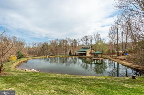 3714 Mountain Rd, Haymarket VA  20169-1739 exterior