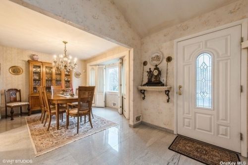 76 Shelbourne Ln, New Hyde Park NY  11040-1044 exterior