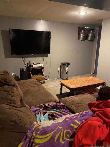 365 Washington St, Bristol CT  06010-6727 exterior