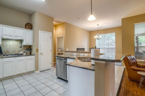 1517 Shadywood Ln, Lewisville TX  75028-4294 exterior