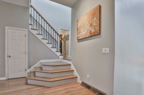 33 Hawthorne Vlg Rd, Nashua NH 03062-2274 exterior