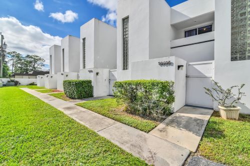 5060 Elmhurst Rd, West Palm Beach, FL 33417-4564