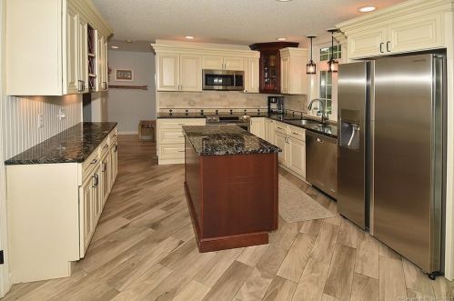 1 Jacobs Hill Rd, Ellington CT  06029-3117 exterior