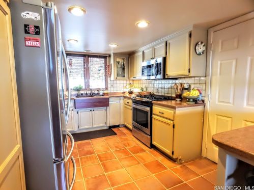 4349 Valle Dr, La Mesa, CA 91941-7848
