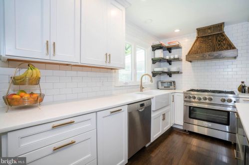 3305 Coachman Rd, Wilmington, DE 19803-1904