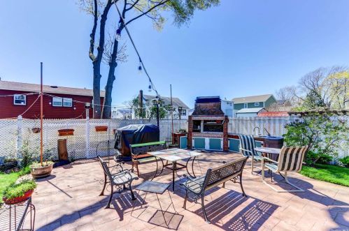 114 Granada Pkwy, North Lindenhurst NY  11757-6013 exterior