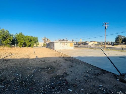 15720 Mojave Dr, Victorville, CA 92394-1928
