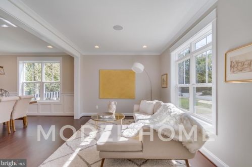 1743 Pimmit Dr, Falls Church, VA 22043-1116