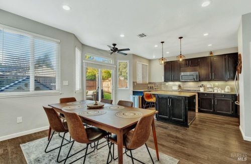 667 Poppy Cir, Vacaville CA  95687-7252 exterior