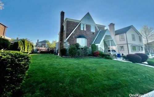 81-08 193rd St, Jamaica, NY 11432-1135