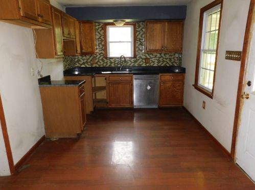 951 Shenango Rd, Beaver Falls, PA 15010-1132