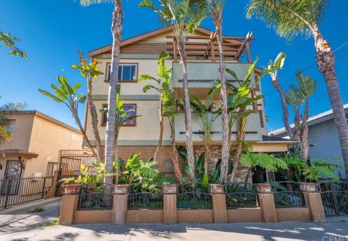 453 Almond Ave, Long Beach, CA 90802-1875