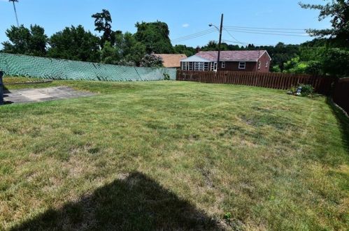 2329 Clinton St, Whitaker PA  15120-2662 exterior