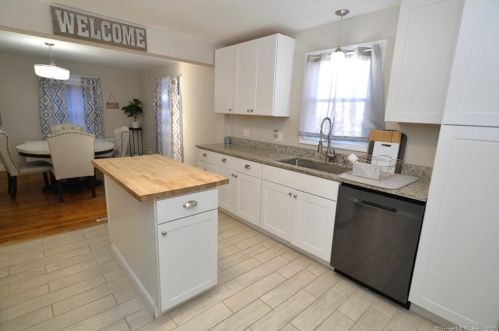 631 Congress Ave, Waterbury CT  06708-4154 exterior