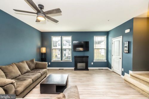 1839 Honeysuckle Ct, Downingtown PA  19335-7202 exterior