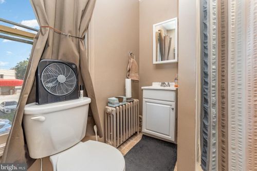 296 2nd St, Highspire PA  17034-1555 exterior