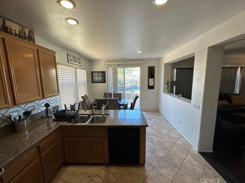 15156 Green Meadow Way, Victorville CA  92394-9521 exterior