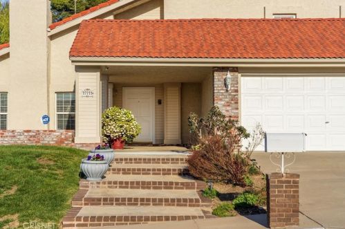 27722 Sutters Pointe Dr, Santa Clarita, CA 91350-1911