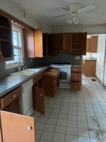 266 Todd Ave, Hermitage PA  16148-1726 exterior