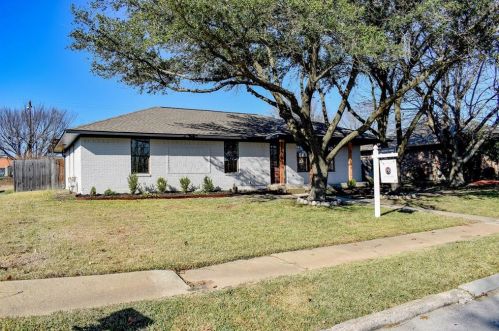 205 Spence Dr, St Paul, TX 75098-3759