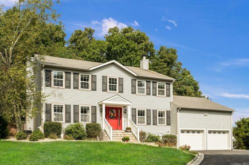 3713 Marcy St, Mohegan Lake, NY 10547-1054