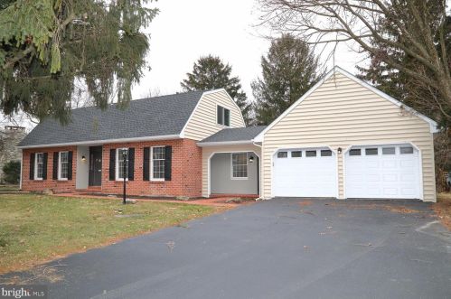8 Blaine Ave, Bareville, PA 17540-1410