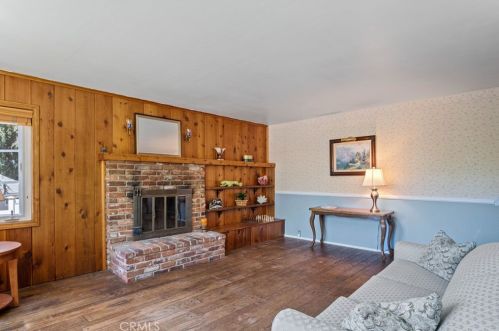 3055 Gertrude Ave, Glendale, CA 91214-1910