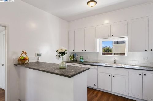 1528 79 Ave, Oakland CA  94621-2644 exterior