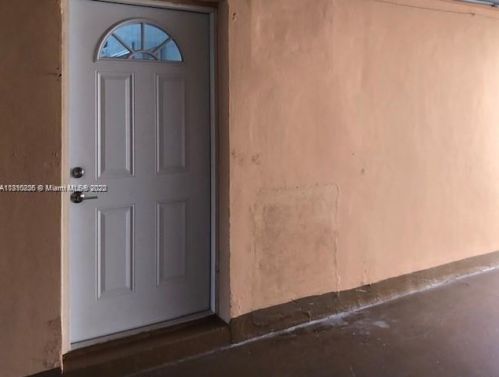 120 Royal Palm Rd, Hialeah FL  33016-4651 exterior