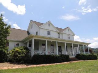 233 Shephards Chapel Rd, Rogersville, TN 37857-7027