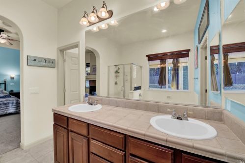 131 Feather Riv Cir, Vacaville CA 95688-8749 exterior