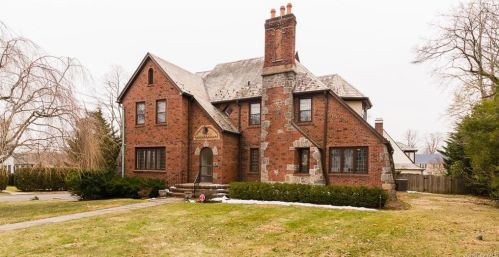35 Broadfield Rd, New Rochelle, NY 10804-2101