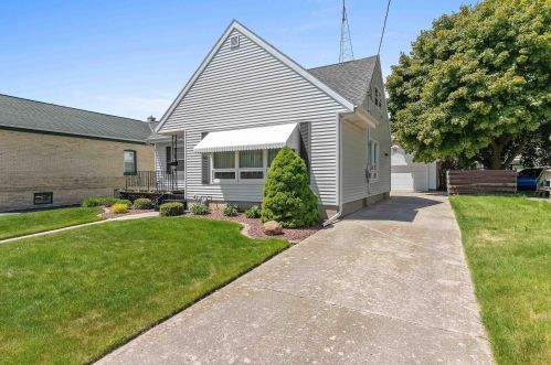 1324 20th St, Manitowoc, WI 54220-5643