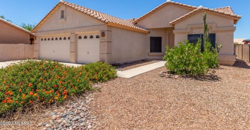7116 Deserama Dr, Tucson, AZ 85743-1205