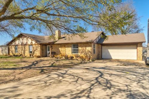 209 Joplin Rd, Kennedale, TX