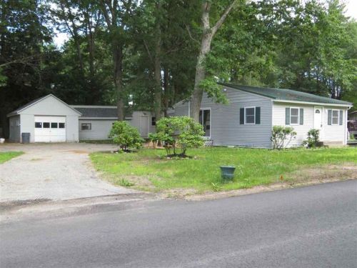 22 Collettes Grove Rd, Derry NH  03038-5808 exterior