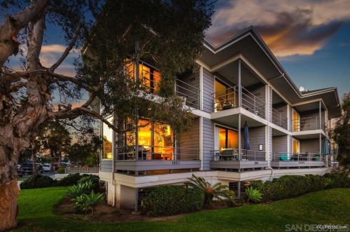 3802 Crown Pt Dr, San Diego CA 92109-6711 exterior