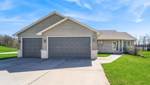673 Neumeyer Ln, Brillion, WI 54110-9317