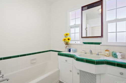 819 Glendale Ave, Glendale CA 91205-3316 exterior