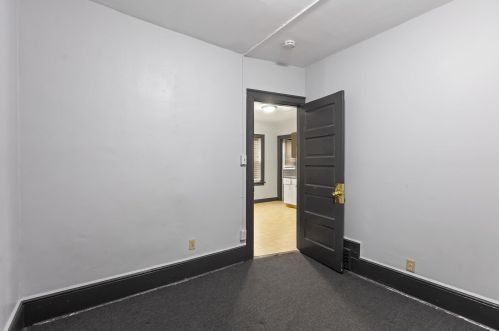 2514 Oakland Ave, Milwaukee WI 53211-3930 exterior