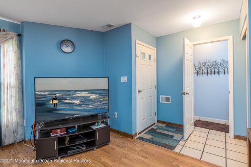 32 Turner Rd, East Freehold, NJ 07728-5147