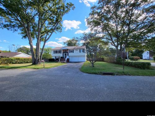 258 Poplar St, Central Islip, NY 11722-4324
