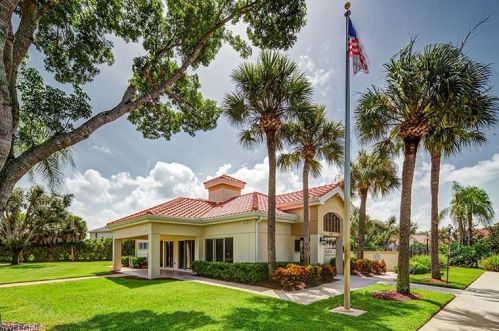 145 Sabal Lake Dr, Naples, FL 34104-6407