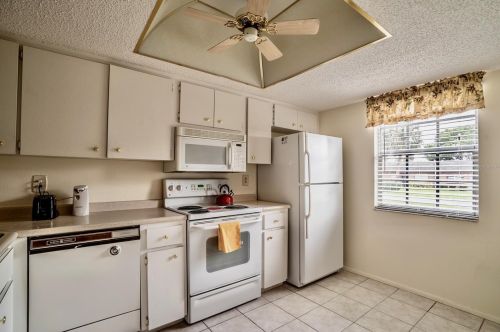 11203 Pembridge Ct, Port Richey, FL 34668-1842