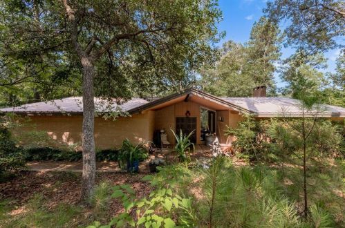 3823 Spring Dr, Huntsville, TX 77340-8942