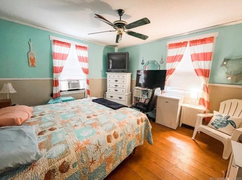 46 Grv St, Putnam CT  06260-2129 exterior