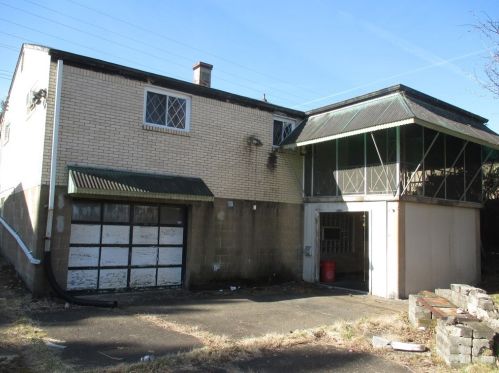 226 Suncrest Dr, Verona, PA 15147-1652