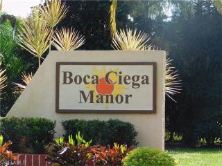 2089 Pine Isle Ln, Naples FL  34112-6189 exterior