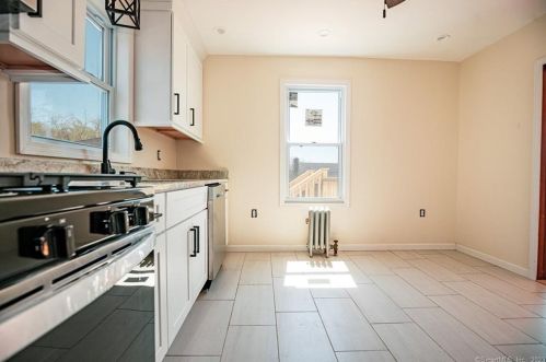 46 Sander St, United States Coast Guard Ac CT  06320-3320 exterior